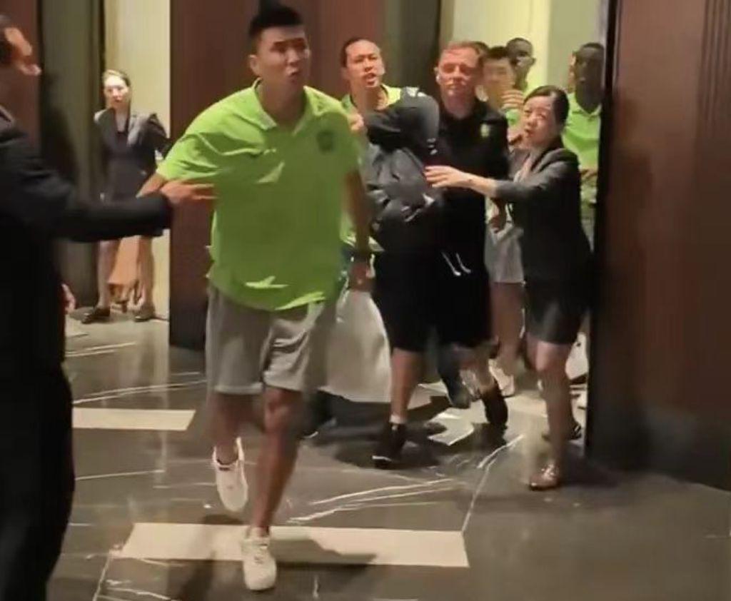 0-6后怒怼球迷 36岁国安队长时隔10天致歉：极不理智，明天会踢好